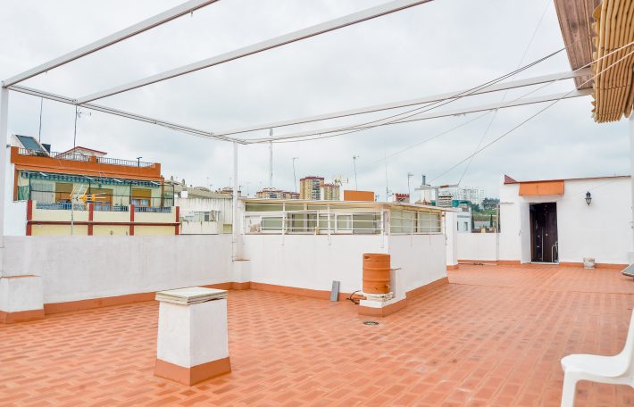 SE VENDE ESPECTACULAR CHALET ADOSADO EN BARRIADA MALLORCA, CAMAS