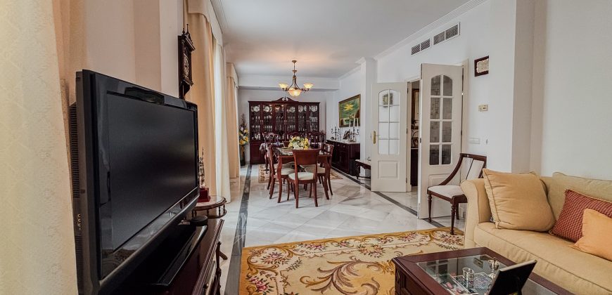 SE VENDE ESPECTACULAR CHALET ADOSADO EN BARRIADA MALLORCA, CAMAS