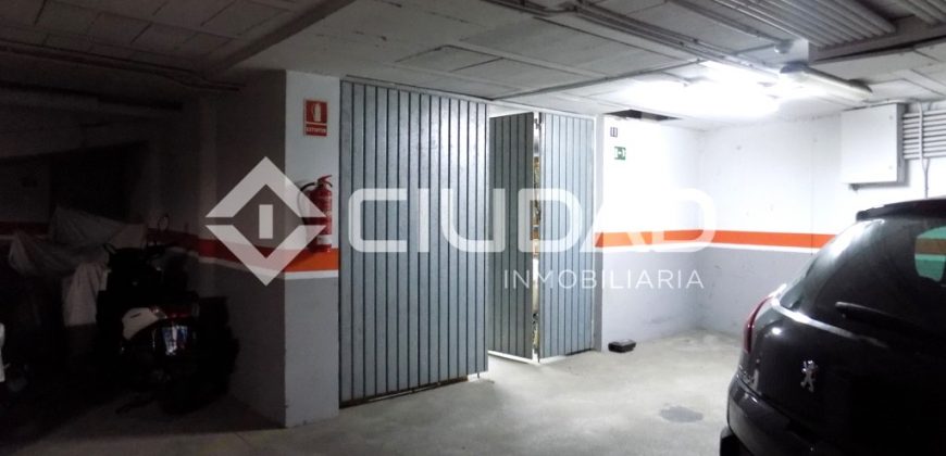 Garaje cerrado en C/ San Agustín frente Puerta de Jerez