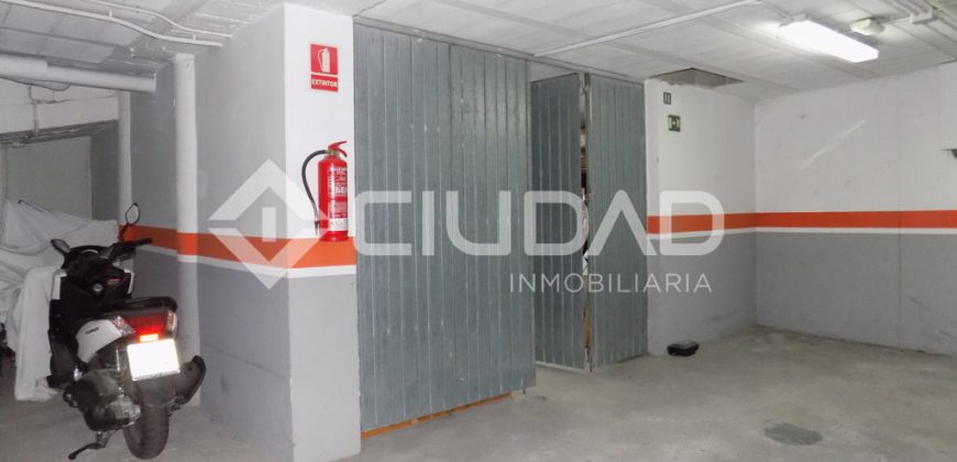 Garaje cerrado en C/ San Agustín frente Puerta de Jerez