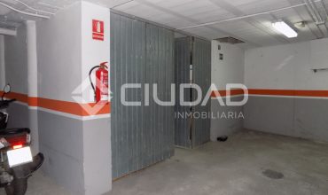 Garaje cerrado en C/ San Agustín frente Puerta de Jerez