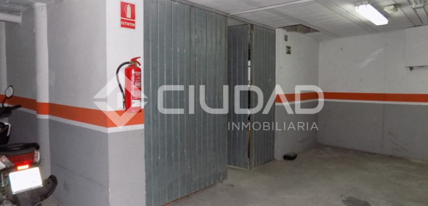 Garaje cerrado en C/ San Agustín frente Puerta de Jerez