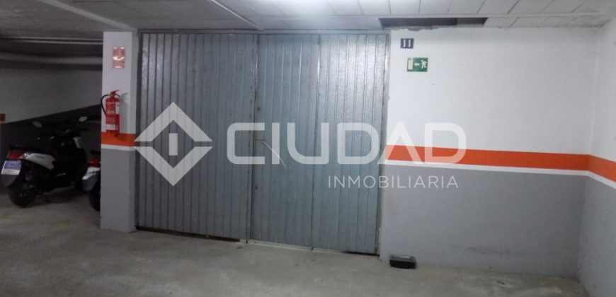 Garaje cerrado en C/ San Agustín frente Puerta de Jerez