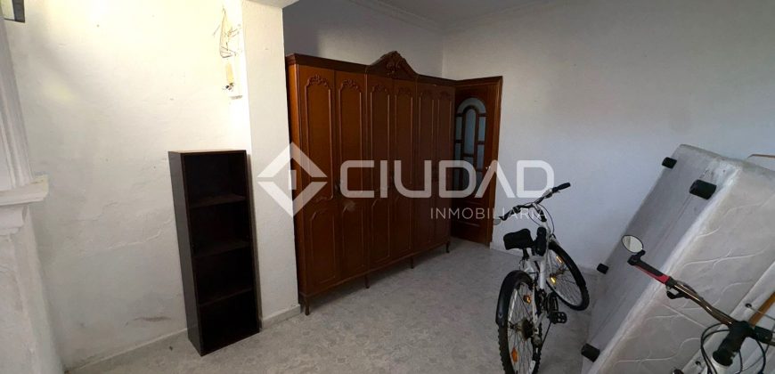 Casa de pueblo a reformar junto Av. Las Piletas