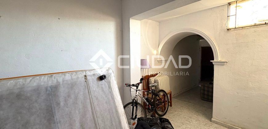 Casa de pueblo a reformar junto Av. Las Piletas