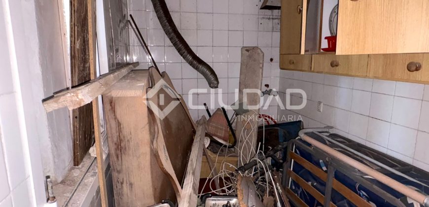 Casa de pueblo a reformar junto Av. Las Piletas