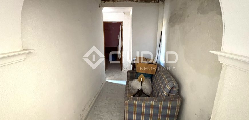 Casa de pueblo a reformar junto Av. Las Piletas