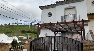 MAGNIFICA CASA EN VENTA. CALLE GOYA. MORON DE LA FRONTERA