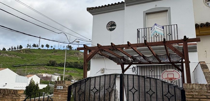 MAGNIFICA CASA EN VENTA. CALLE GOYA. MORON DE LA FRONTERA