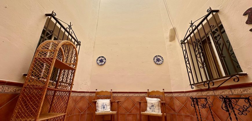 ¡MAGNIFICA VIVIENDA DE DOS PLANTAS PARA ENTRAR A VIVIR!