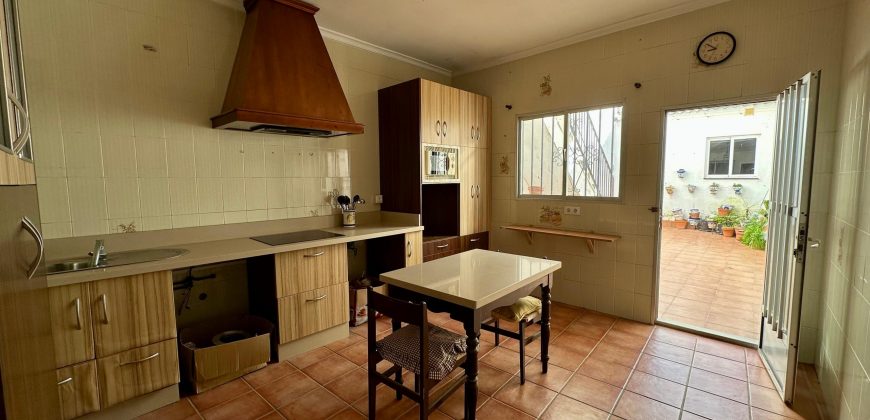 ¡MAGNIFICA VIVIENDA DE DOS PLANTAS PARA ENTRAR A VIVIR!