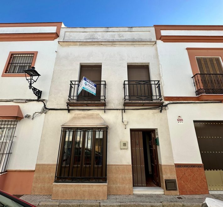 ¡MAGNIFICA VIVIENDA DE DOS PLANTAS PARA ENTRAR A VIVIR!