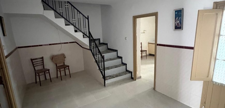 CASA PARA REFORMA EN LANTEJUELA