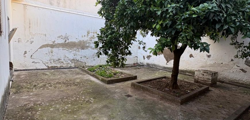 CASA PARA REFORMA EN LANTEJUELA