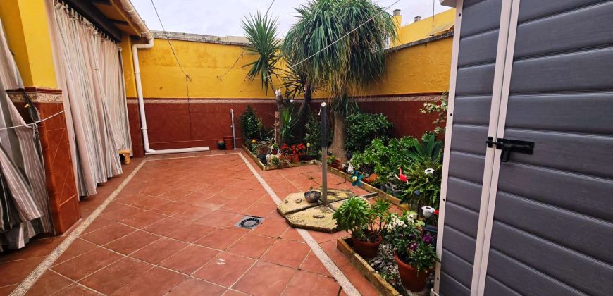 Casa adosada en esquina – Benacazón