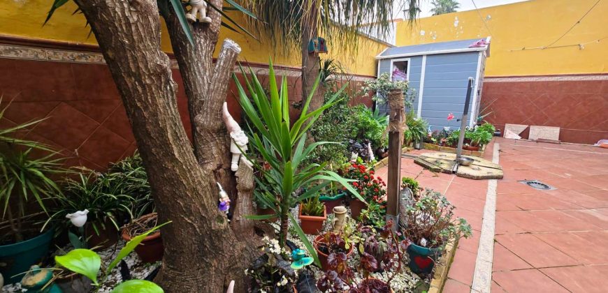 Casa adosada en esquina – Benacazón