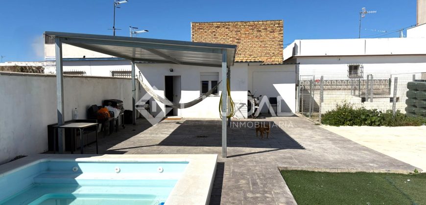 Parcela de recreo con construcción y piscina