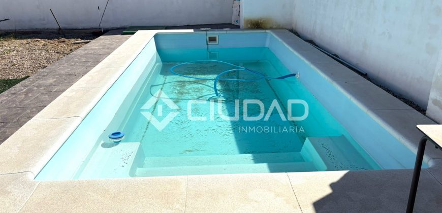 Parcela de recreo con construcción y piscina