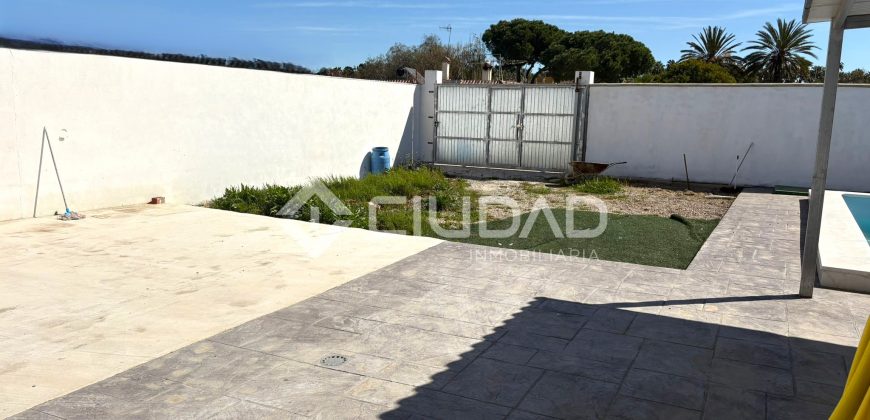 Parcela de recreo con construcción y piscina