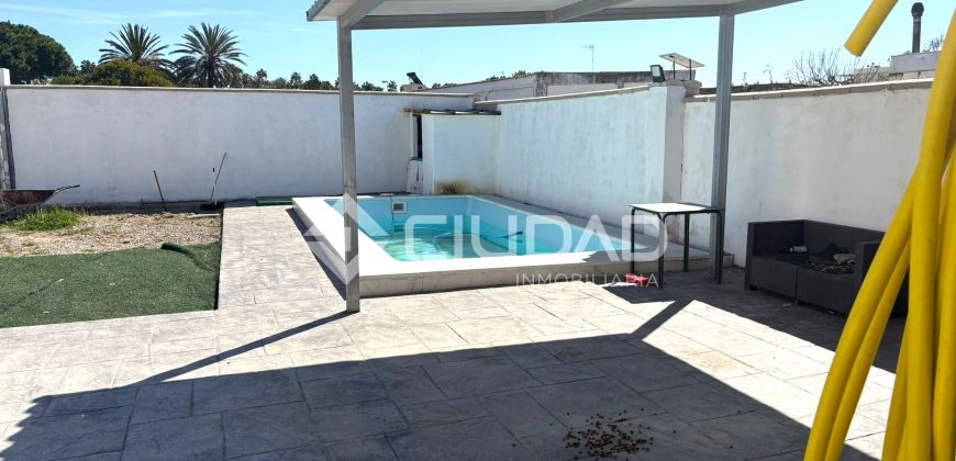 Parcela de recreo con construcción y piscina