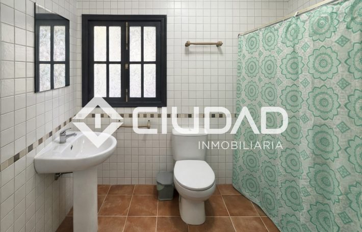 Campo con casa y piscina de obra – Zona La Encinilla