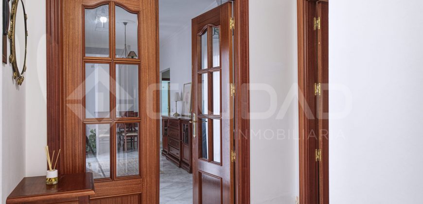 ESTUPENDO PISO BAJO EN EL CENTRO