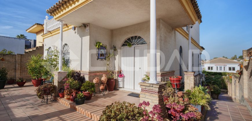 ¡Espectacular chalet independiente en Simón Verde!