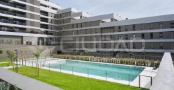 ¡Vivienda a estrenar con piscina en urbanización!