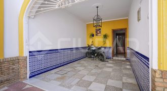 GRAN VIVIENDA CÉNTRICA DE DOS PLANTAS