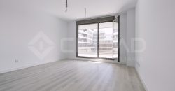 ¡Vivienda a estrenar con piscina en urbanización!