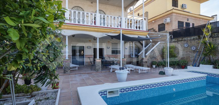 ¡Espectacular chalet independiente en Simón Verde!