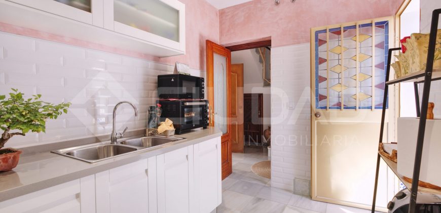 GRAN VIVIENDA CÉNTRICA DE DOS PLANTAS