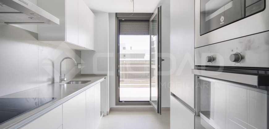 ¡Vivienda a estrenar con piscina en urbanización!