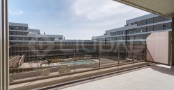 ¡Vivienda a estrenar con piscina en urbanización!