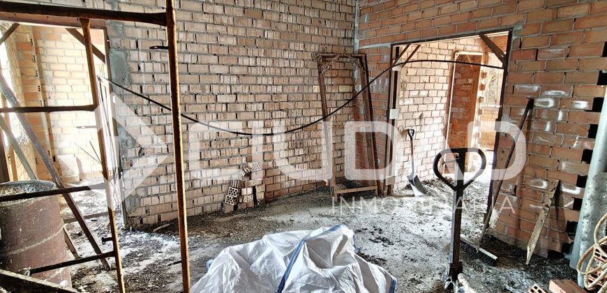 Vivienda en bruto con cochera – Zona Colegio Antonio Gala