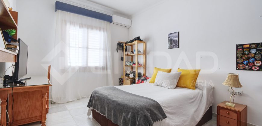 GRAN VIVIENDA CÉNTRICA DE DOS PLANTAS