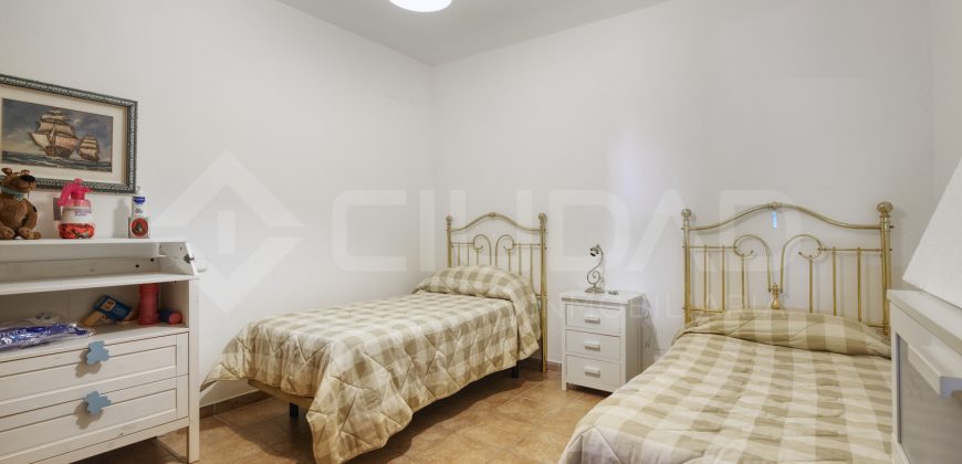 ¡Espectacular chalet independiente en Simón Verde!