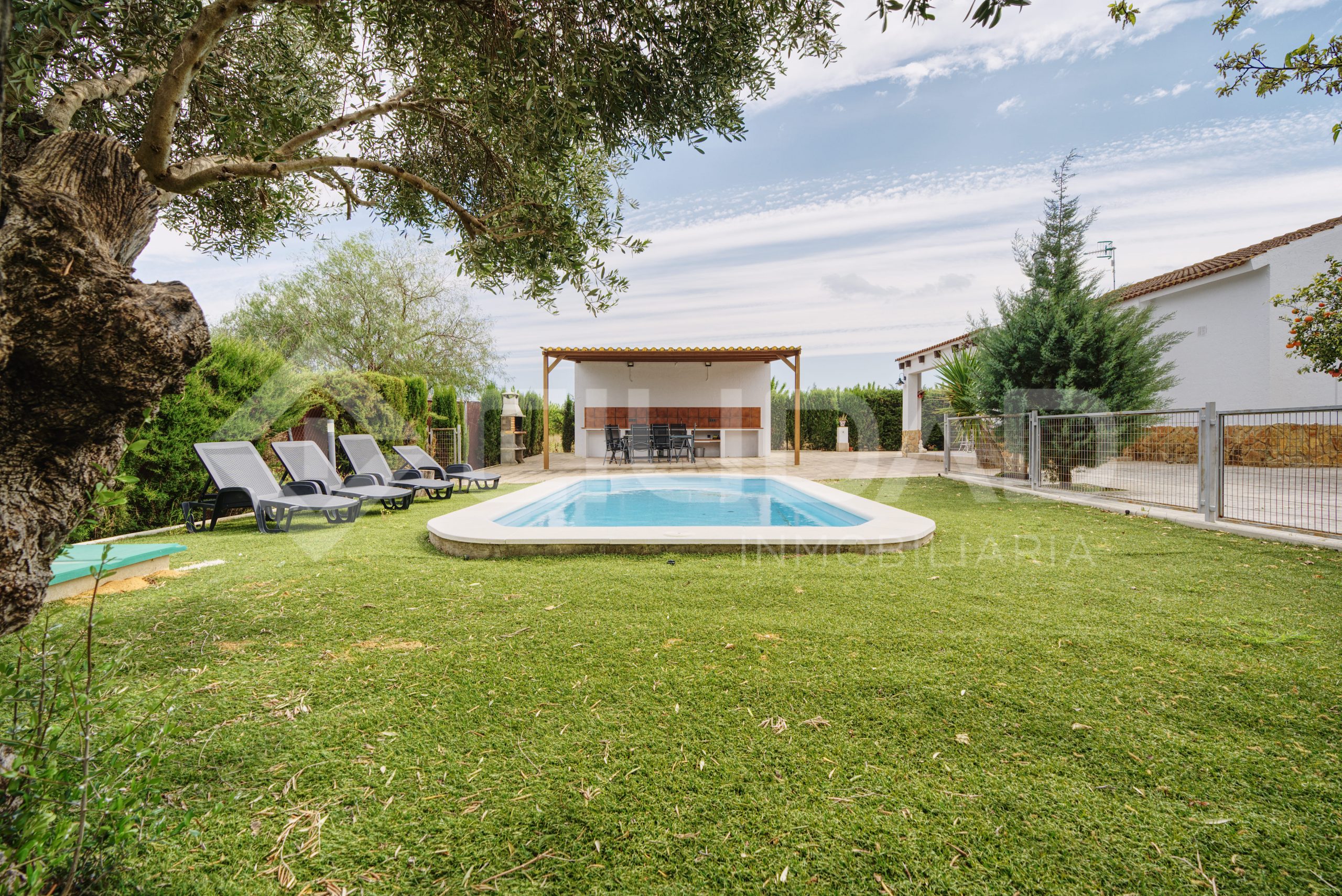 CAMPO CON PISCINA EN EL PEROTONAR