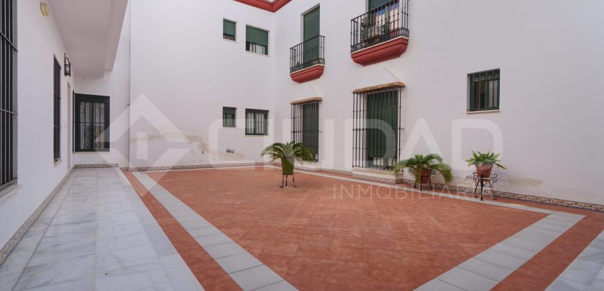 ESTUPENDO PISO BAJO EN EL CENTRO