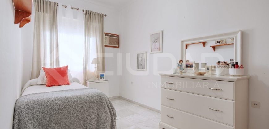 GRAN VIVIENDA CÉNTRICA DE DOS PLANTAS