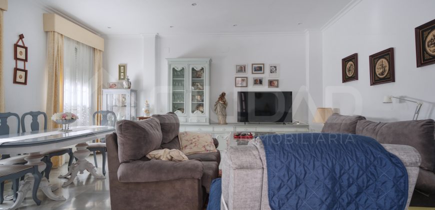 ¡Espectacular chalet independiente en Simón Verde!