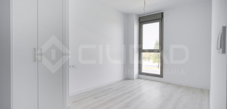 ¡Vivienda a estrenar con piscina en urbanización!