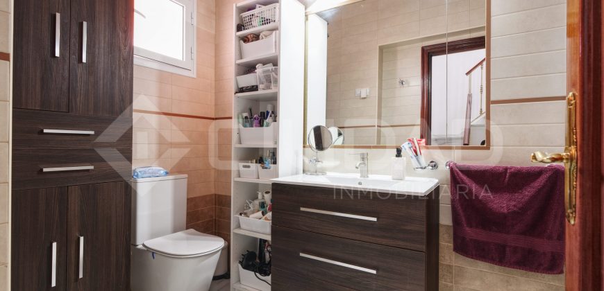 GRAN VIVIENDA CÉNTRICA DE DOS PLANTAS