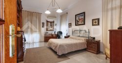 ¡Espectacular chalet independiente en Simón Verde!