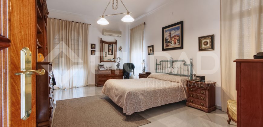 ¡Espectacular chalet independiente en Simón Verde!