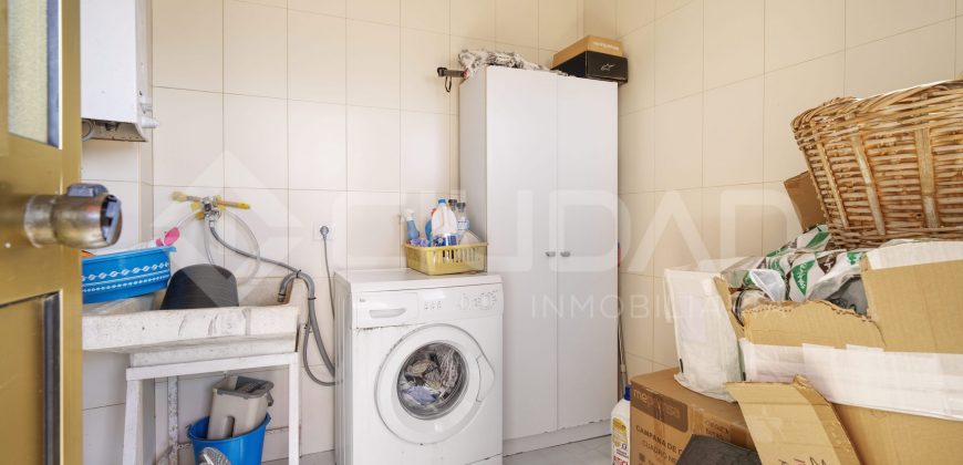 GRAN VIVIENDA CÉNTRICA DE DOS PLANTAS