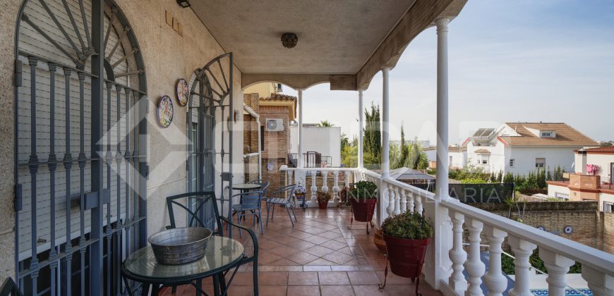 ¡Espectacular chalet independiente en Simón Verde!