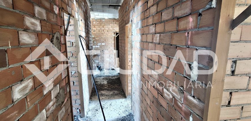 Vivienda en bruto con cochera – Zona Colegio Antonio Gala