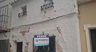 Oportunidad de casa para reformar en Calle Cruz Verde!