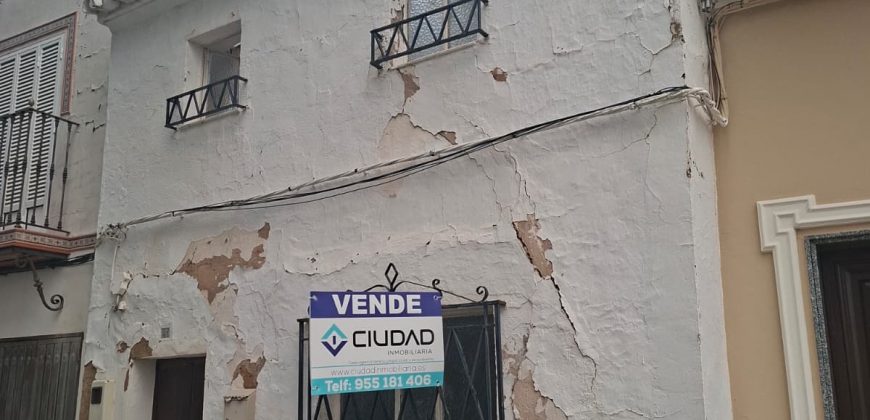 Oportunidad de casa para reformar en Calle Cruz Verde!